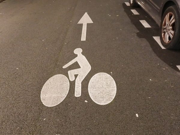 週末にはあちこちで朝市が開かれ、新鮮で安い食品が手に入ると買出しに出かける人が多い