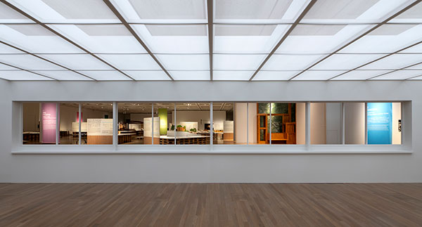 「リビング・モダニティ 住まいの実験 1920s-1970s」展のメインビジュアル