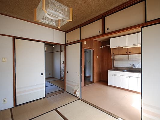 内藤さんが初めて購入した団地の物件。リノベーション前の様子(写真提供:内藤さん)