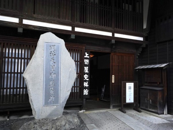 JR奈良井駅の駅舎も、奈良井宿の街並みに溶け込む造りだ