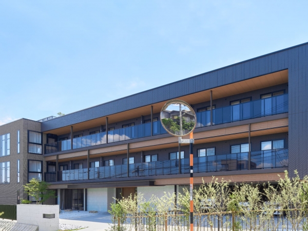 黒鶴稲荷神社の趣を残したアズハイム大田中央(写真提供:アズパートナーズ)