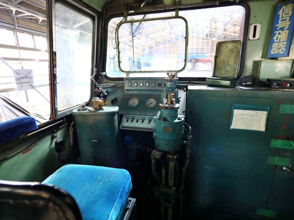 レールの継ぎ目の音と振動を感じながら心地よい時間が楽しめる観光トロッコ