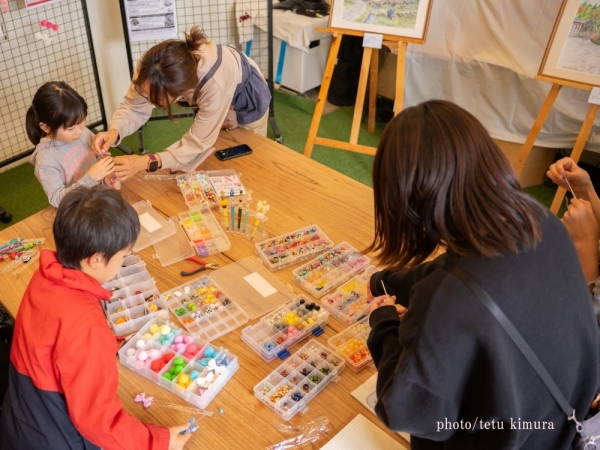 相鉄グループのエリアマネジメント拠点のひとつ、「みなまきラボ」。左側に見えるのが「みなまきTRYSTAND」