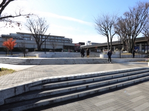 相鉄いずみ野線の「南万騎が原」駅前。「みなまきみんなのひろば」と名付けられた大きな広場が「みなまき4大イベント」など様々なイベントに活用されている