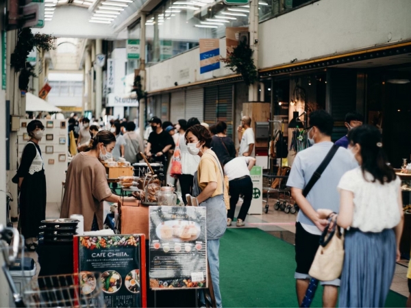 2014年から続く定期市「サンデービルヂングマーケット」が開催される商店街(提供:柳ヶ瀬を楽しいまちにする株式会社)