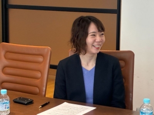 青木氏は司法書士として、法的効力のあるパートナーシップ契約や遺言書等の公正証書を作成する手助けを行う