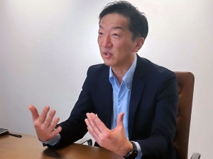 「窓を変えることでエネルギーロスが削減でき、ひいては健康につながる」という山本氏