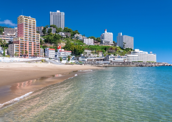 コロナ禍での買って住みたい街ランキング1位となった「熱海」