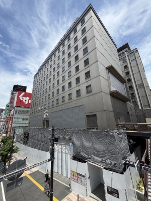 解体工事が始まっている旧大阪新阪急ホテル