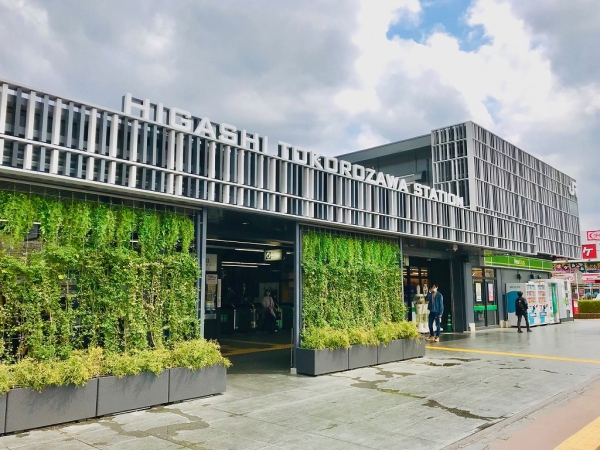 ▲ところざわサクラタウンの最寄り駅であるJR武蔵野線「東所沢」駅。所沢市は練馬区・清瀬市・新座市などの近隣自治体と連携しながら、都営地下鉄大江戸線(都市高速鉄道12号線)の東所沢方面への延伸促進を進めている。現時点ではあくまでも構想段階だが、実現すれば所沢からの都心アクセスがさらに強化され、まちの魅力を一段と高める可能性を秘めている(筆者撮影)