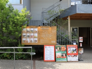 「BONUS TRACK」には、飲食店、物販店、本屋、日記専門店、発酵食品の店など、個性的な店が集まっている。広場もあり、気軽に立ち寄れる雰囲気だ