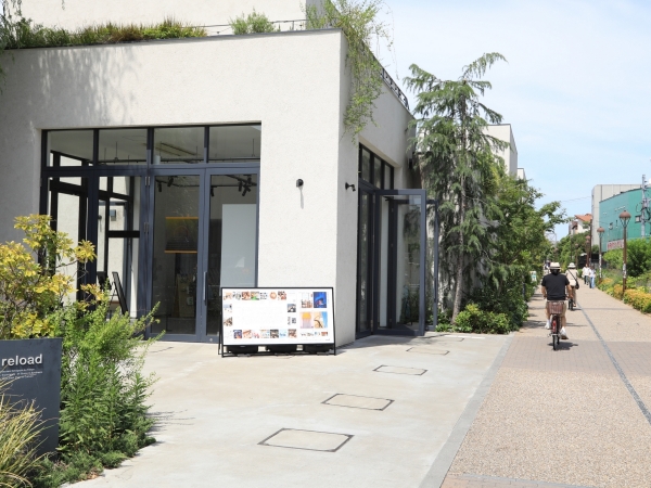 「BONUS TRACK」には、飲食店、物販店、本屋、日記専門店、発酵食品の店など、個性的な店が集まっている。広場もあり、気軽に立ち寄れる雰囲気だ