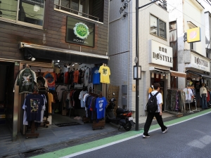 下北沢には古着屋が多数点在。お洒落好きがブラブラ歩くのも楽しい街だ