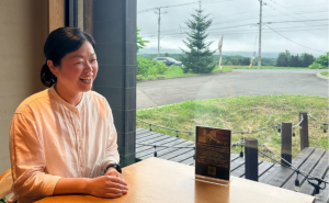 Miru Niseko支配人の中村千恵さん。価格設定の背景や、国際リゾートならではの運営環境について話を伺った。