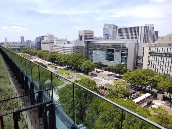 金シャチは名古屋城のみに非ず。栄のバス停にも鎮座している