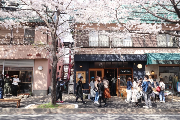 omusubi不動産が運営するシェアカフェ「One Tabie」は曜日代わりで店主が変わるシステム(常盤平さくら通り/八柱駅徒歩5分、住所:常盤平陣屋前/提供:omusubi不動産)