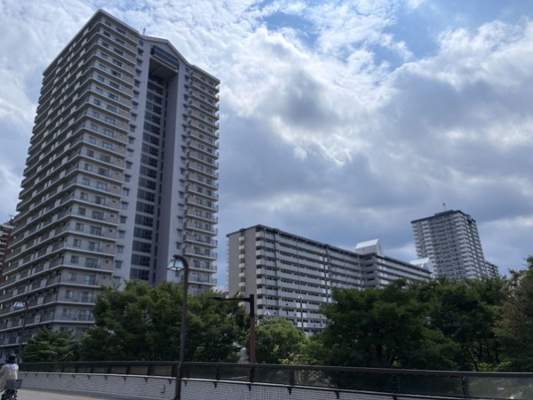 光が丘駅周辺には高層集合住宅が多くそびえたつ