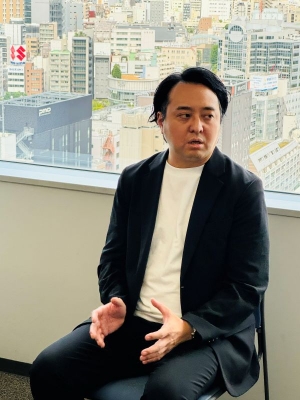 現在は営業支援や住宅営業全体の対応力や総合力を高めることに尽力する伊井氏。かつてはLGBTQ当事者カップルに対応した経験もあったという