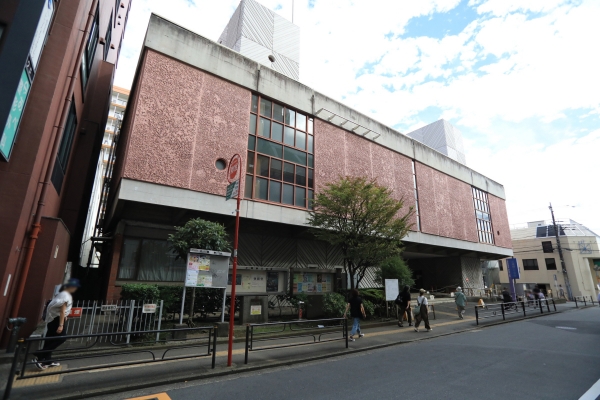 パークエリアにある、有名な「いせや」の総本店。時間があれば久しぶりに立ち寄りたかった