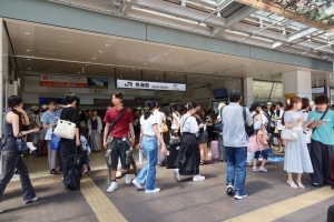 2026年、市長選挙の直前の熱海。平日だというのに賑わっていた(筆者撮影)