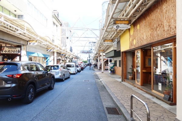 熱海プリン。レトロなFん行の瓶入りで、その絵になるスタイルがあっという間に評判になった(筆者撮影)