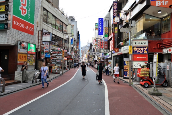 パークエリアにある、有名な「いせや」の総本店。時間があれば久しぶりに立ち寄りたかった