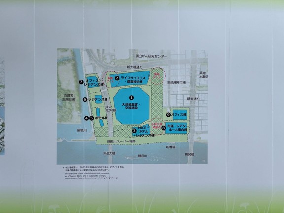 フェンス越しに見た市場跡地の内部