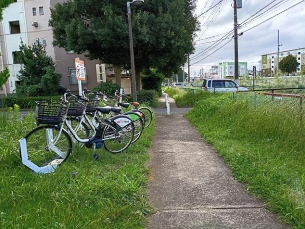 花見川団地内にあるシェアサイクルポート(筆者撮影)