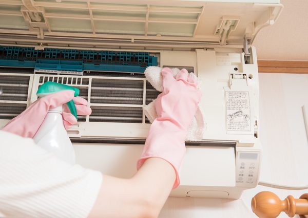 この時期はエアコンもこまめにフィルターを掃除したい