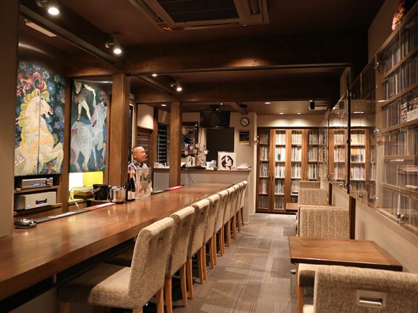 ジャズバーとして生まれ変わった不二丘の店内