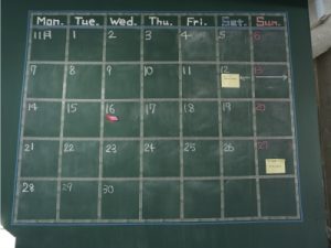 2階のコ・ワーキングスペースにはスケジュールが貼りだされ、誰でもイベントスケジュールが確認できる