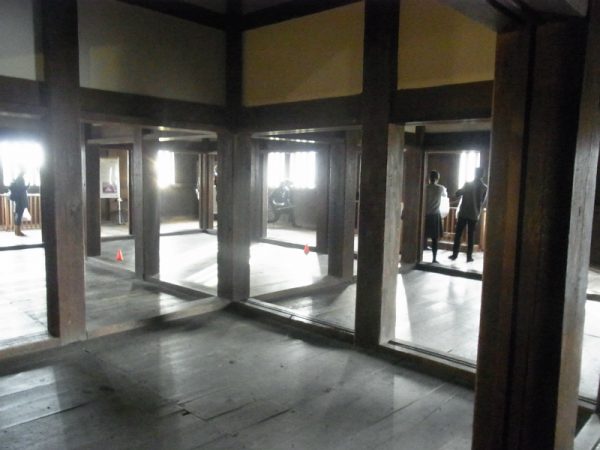 西の丸庭園の西南隅に位置し、大手門を北側面から防御する重要な櫓である千貫櫓