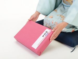 お歳暮のこの時期、訪ねていらっしゃるお客様を迎える家もあるだろう