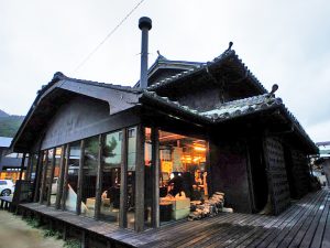 ▲「もともと雇用のない場所なので、まずは仕事を持った人を集めることが“核”となります。“核”となる人たちが増えたら地域の中で循環がはじまって、またそこで新たな雇用が生まれます。それが集積された結果、神山町にはレストランができたり、パン屋さんができたり、そこに付随したサービスが生まれるようになって全体がまわるようになりました」と大南さん