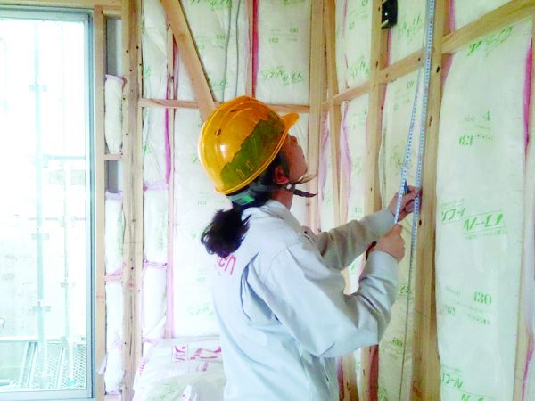 「業界内では少数派の女性であることでピンチはたくさんあったけれど、その裏にチャンスがあると確信していたんです」<BR />と籠田さん