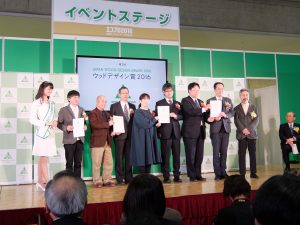 当日は「エコプロ2016」の特設ステージで、上位入賞作品の表彰が行われた