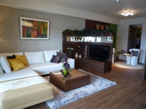 快適なマイホーム。低金利が続く間に住宅ローンの借換えも検討したい