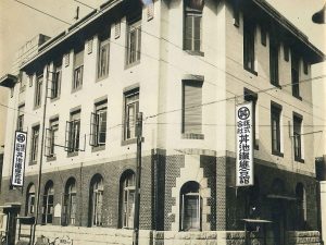 大阪・船場の丼池筋、繊維王国を象徴するかのように1922年に創建された丼池繊維会館
