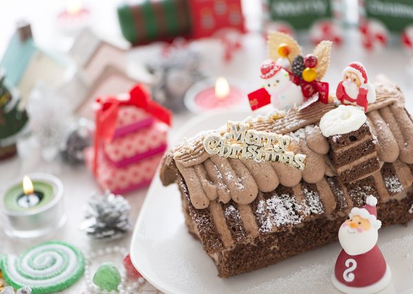 ドイツでは、ドライフルーツや油脂をたっぷり使ったシュトーレンと呼ばれるパンをクリスマスまで少しずつ食べる習慣も