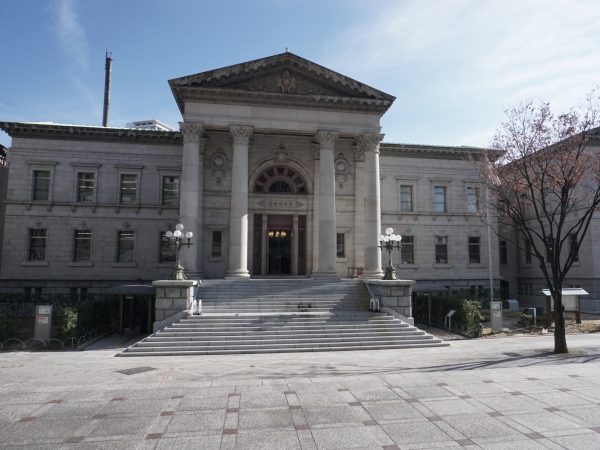 1904年に開館した大阪府立中之島図書館の外観は当時はまだ珍しい、ルネッサンス様式だ