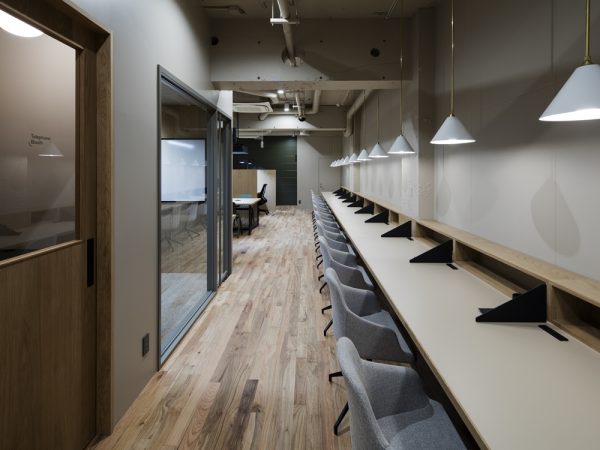 高級感のある室内空間が「NewWork」の特徴。「お客様が抱く『東急』というイメージを大切にしました」と永塚さん