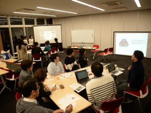 2016年度の「ブラッシュアップ勉強会」の様子。白熱した議論が交わされた