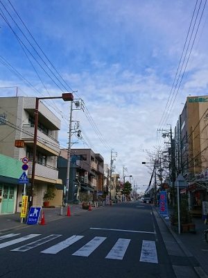 ▲日本で唯一お釈迦さまの骨を安置する「日泰寺」につづく落ち着いた参道が、街のメインストリート