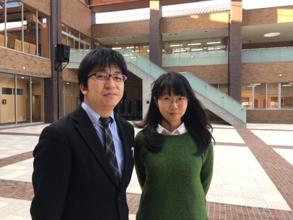 お話をうかがった江津市 政策企画課 地域振興室 森脇 淳主任（左）とNPO法人てごねっと石見の竹内 希