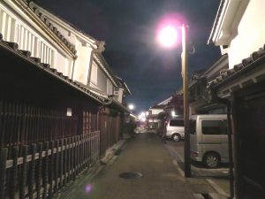 現在、電柱の地中化が進められており、町の人達は完成を心待ちにしている