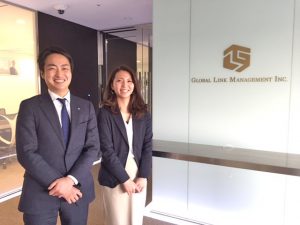 ▲不動産投資会社グローバル・リンク・マネジメント営業本部の小川勇さんと加藤恵理奈さん