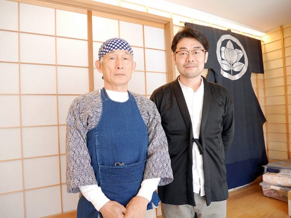 明治時代から綿に携わって150年以上という丹羽家。左が四代目・丹羽正行さん、右は五代目・拓也さん