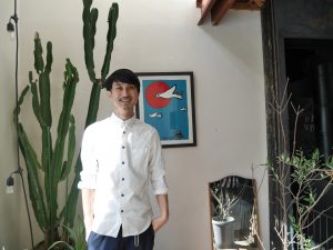 旦那様の池田秀紀さん。家の燃費の向上で薪割りのプレッシャーがかなり軽減されたそう