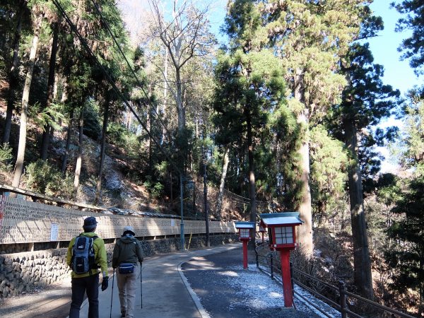高尾山薬王院の参道。この参道にも、かつてはゴミが散乱していた