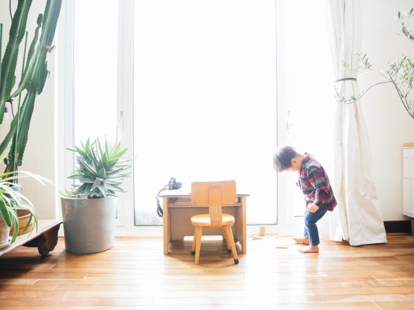 微妙な室温の差…。これまでの住まいと断熱を施した住まいの差は、子どもの身体で素直に反応がでた、という
